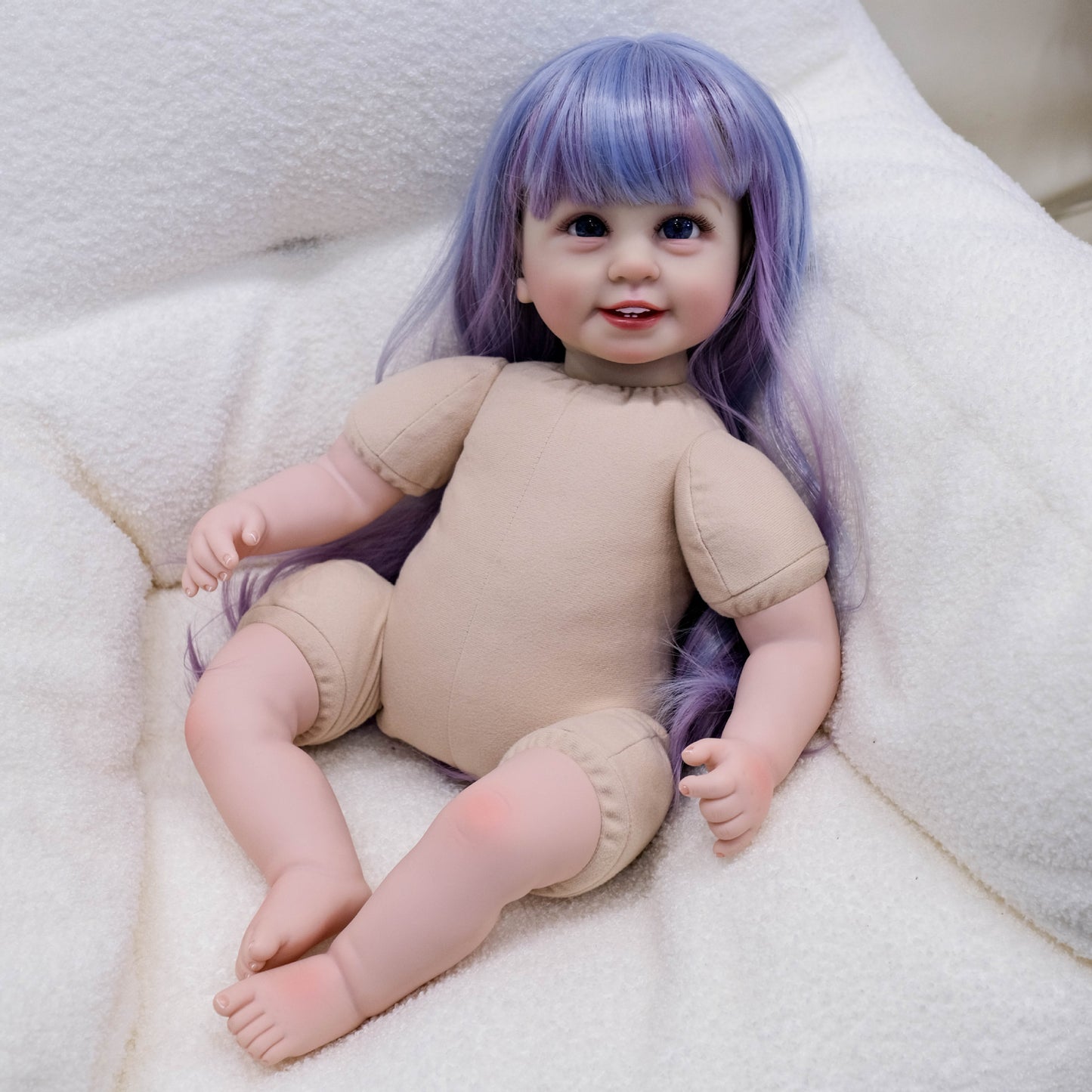 Bambola Reborn Bambina con Capelli Lunghi Colorati e Occhi Aperti da 22 Pollici