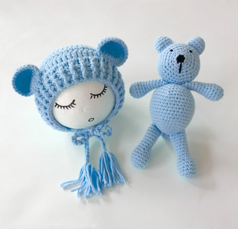 Cute knitted bear with hat and toy 2-piece set