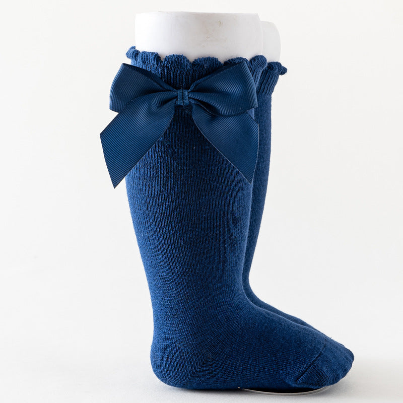 Loose socks in solid color with large knee-high butterfly