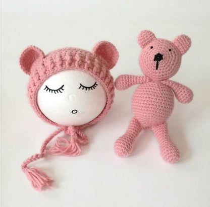 Cute knitted bear with hat and toy 2-piece set