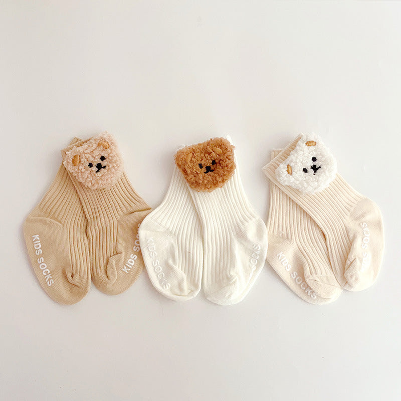 Cute 2-piece set with hat and socks for babies