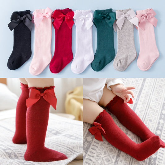 Loose socks in solid color with large knee-high butterfly