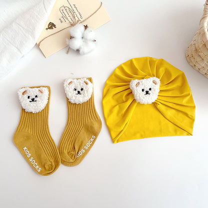 Cute 2-piece set with hat and socks for babies