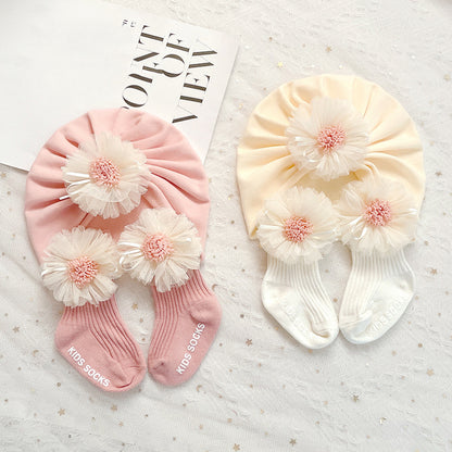 Bellissimo set di 2 pezzi con cappello e calzini per bambini con fiori in pizzo